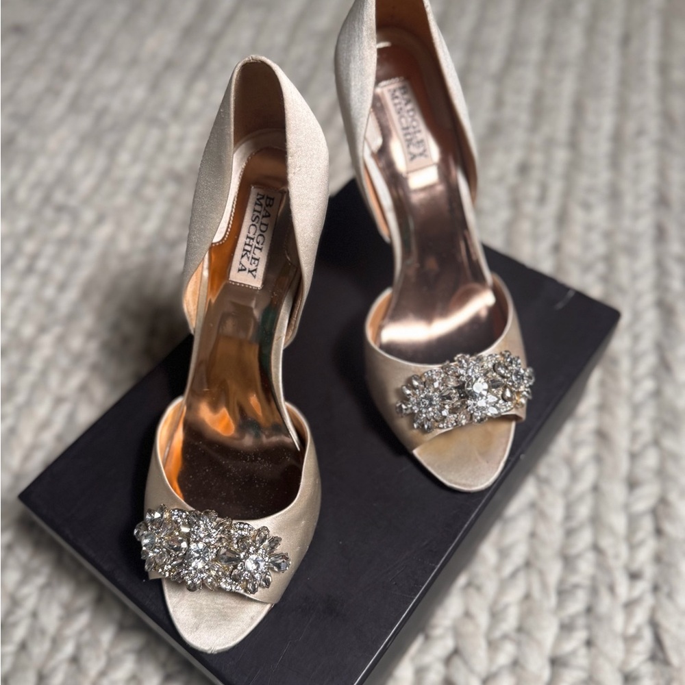 Badgley Mischka Women's Elegant Cream Heels